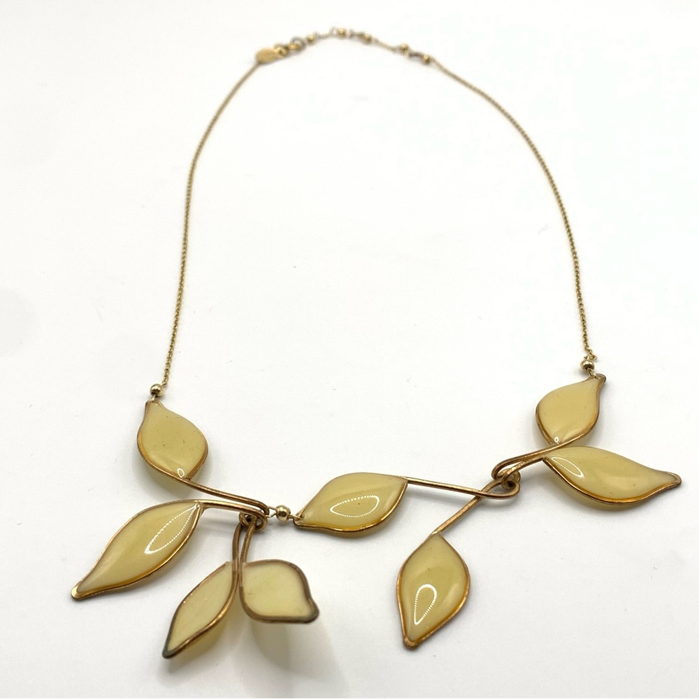 Elegant Gold Leaf Necklace